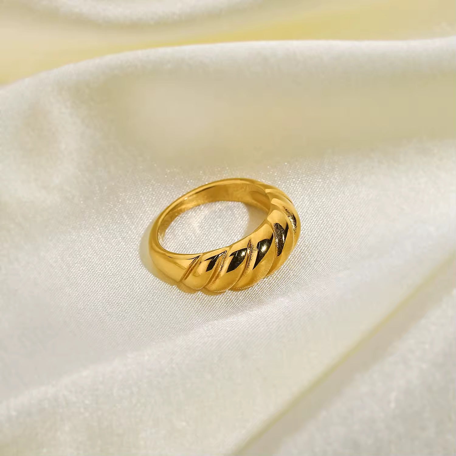Orabella Ring