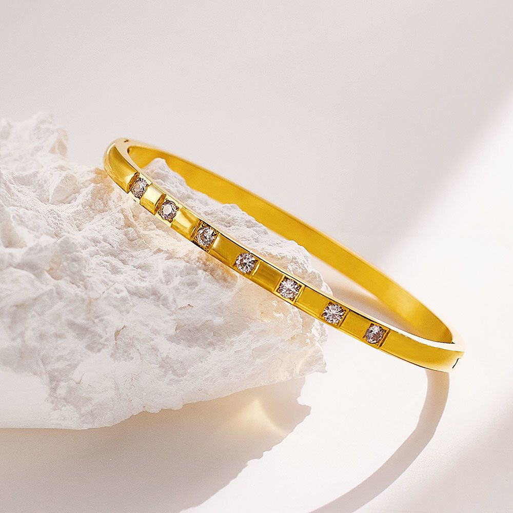 Vera Bangle