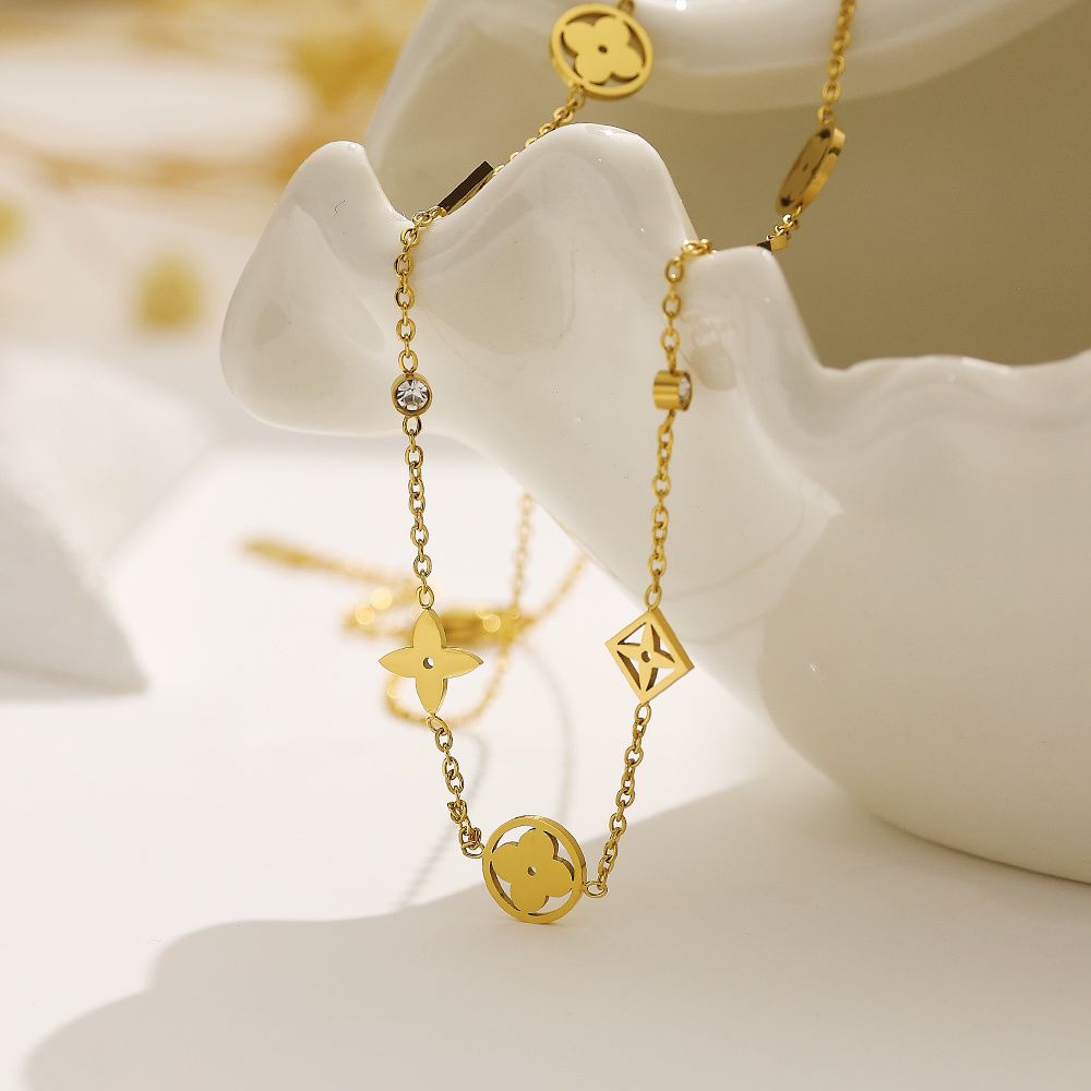 Stella Necklace