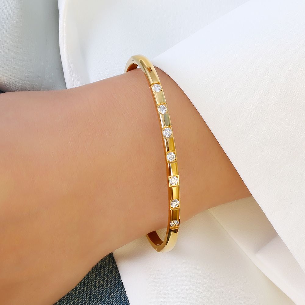 Vera Bangle